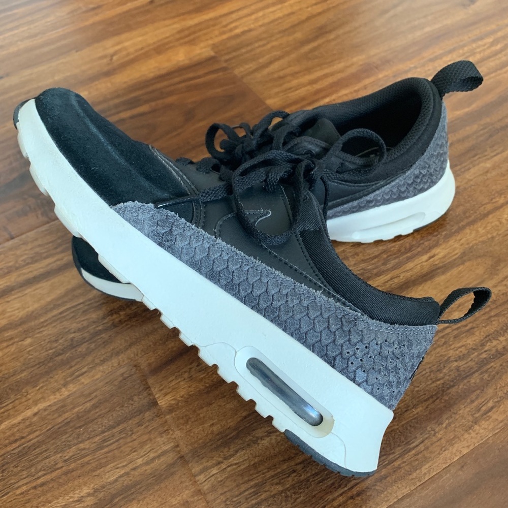 Nike Thetas size 7